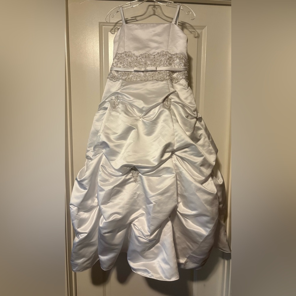 Lilacs and Pearls Girls White Formal Dress Size 14 X Flower Girl/First Communion